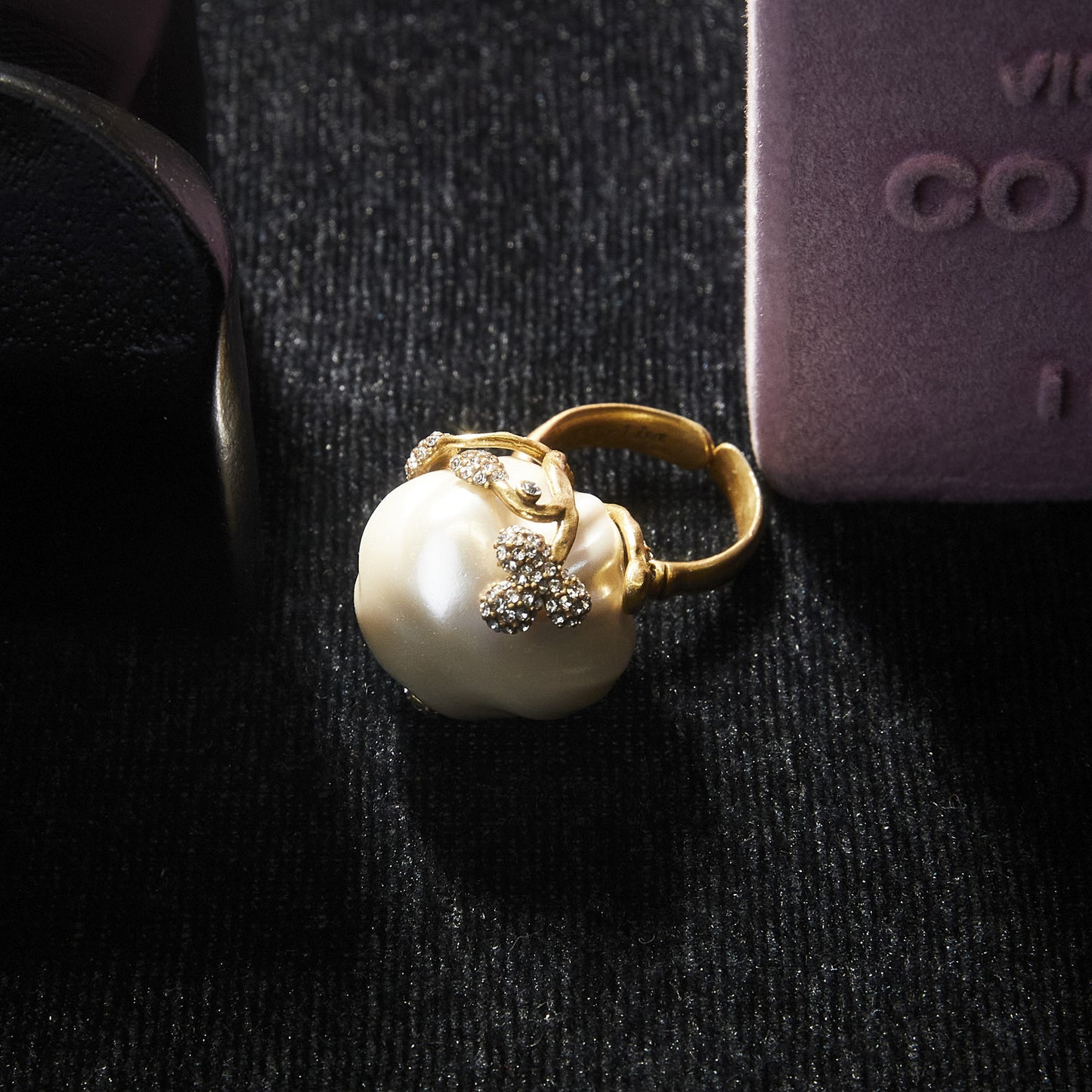 Sparkling Swarovski Crystal Copper Alloy Pearl-Imitation Ring KK-91098