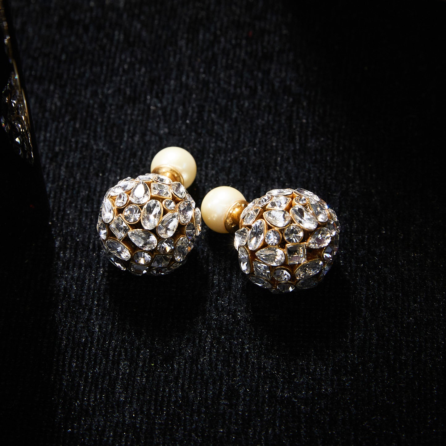Swarovski Crystal with Simulated Pearl Accents - Hypoallergenic Copper Alloy Earrings KK-JB0047