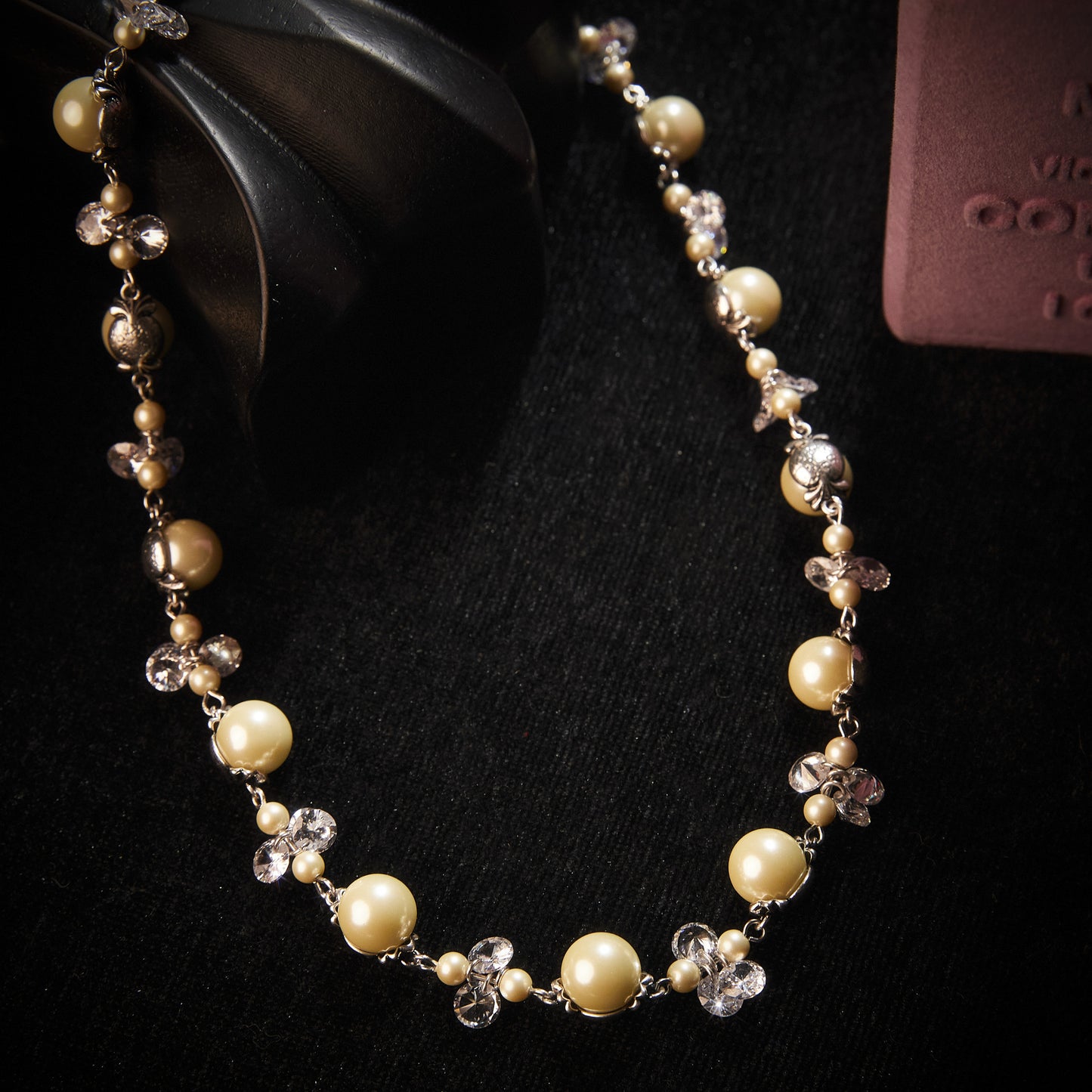 Sparkling Swarovski Crystal Copper Alloy Pearl-Imitation Necklace KK-91553