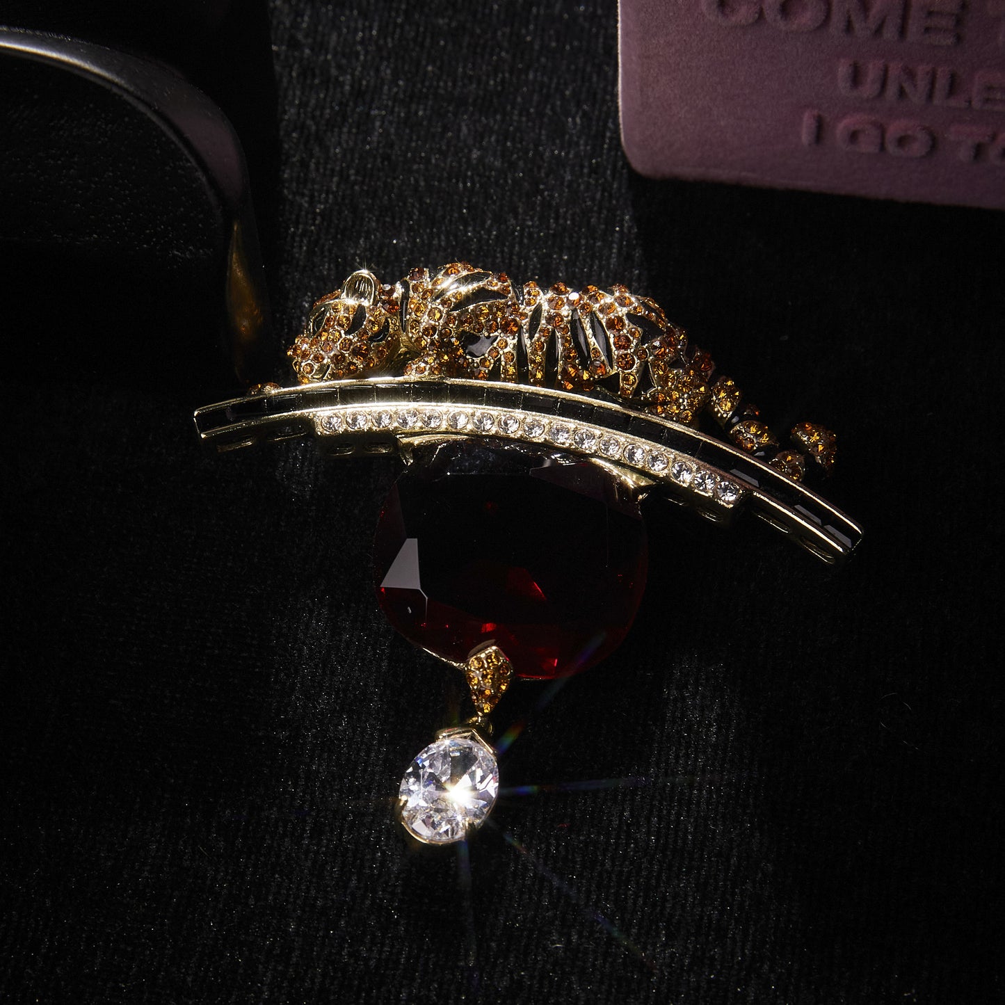 Sparkling Swarovski Crystal Copper Alloy Brooch KK-91857