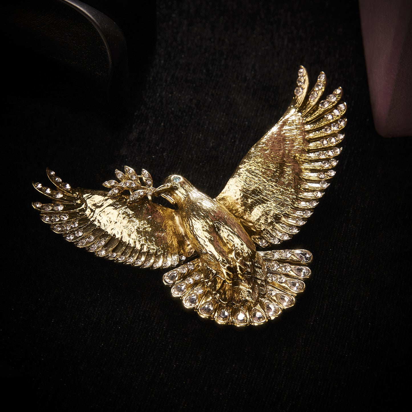 Refined Swarovski Crystal Copper Alloy Brooch KK-91635