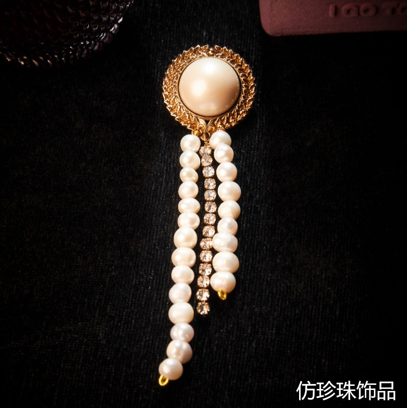 Sparkling Swarovski Crystal Copper Alloy Pearl-Imitation Brooch KK-91523