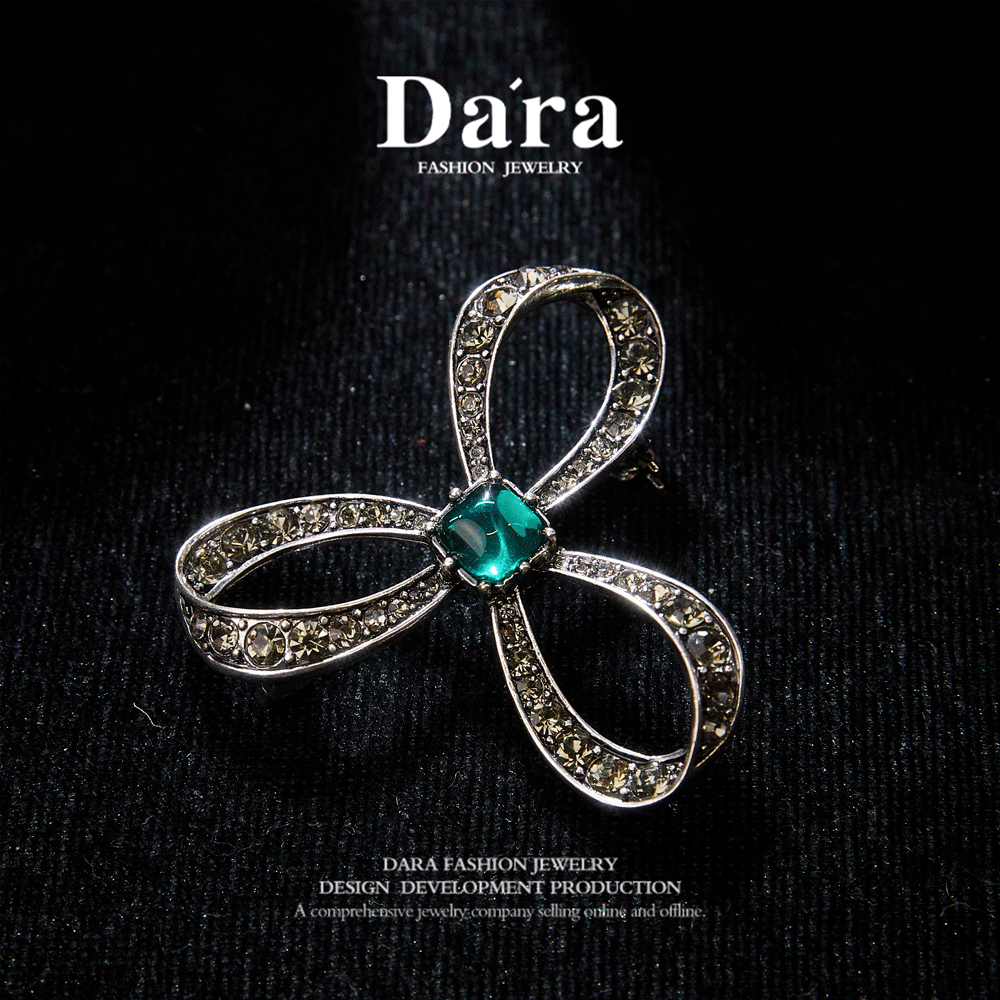 Sparkling Swarovski Crystal Copper Alloy Brooch KK-FL015