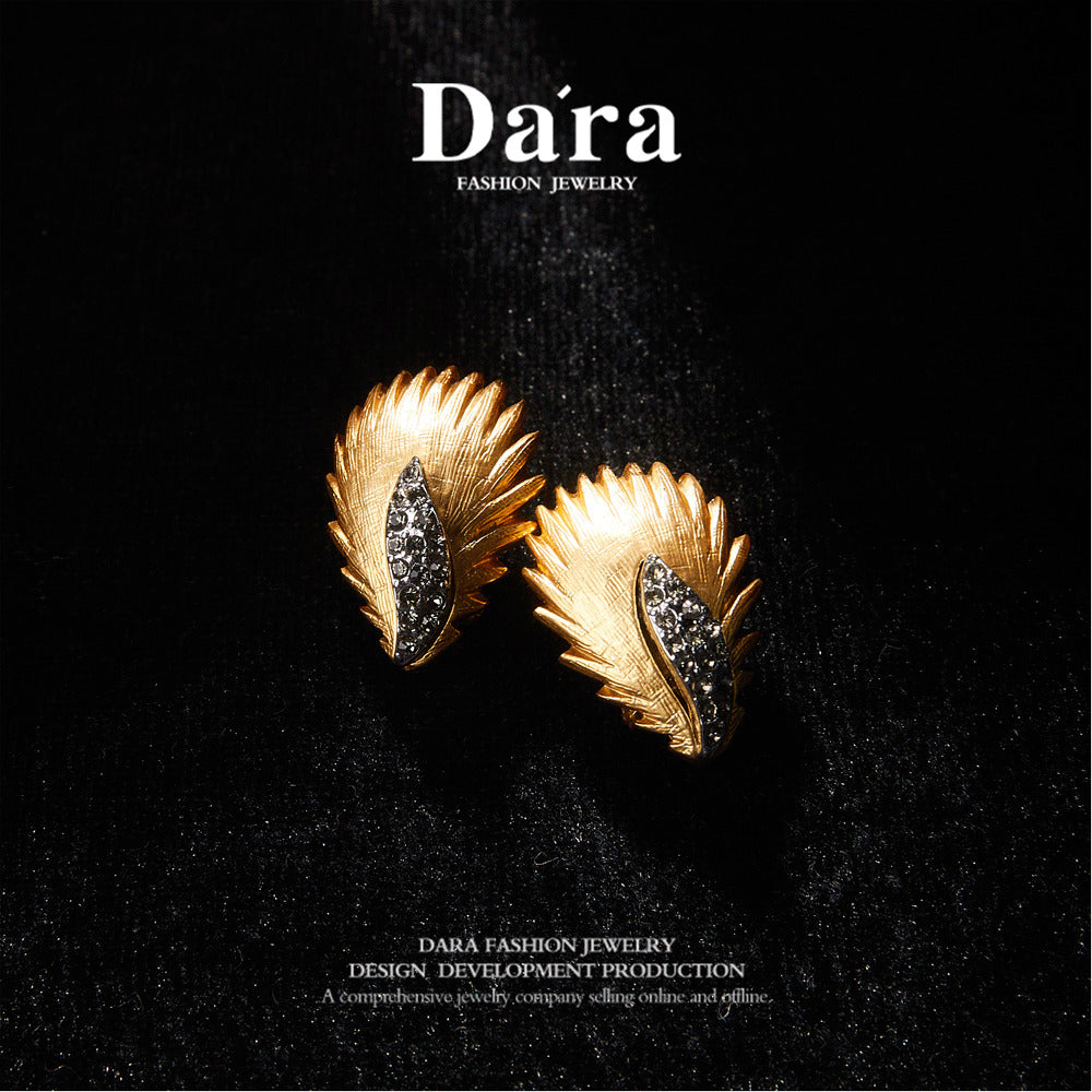 Sparkling Swarovski Crystal Copper Alloy Earrings KK-91186