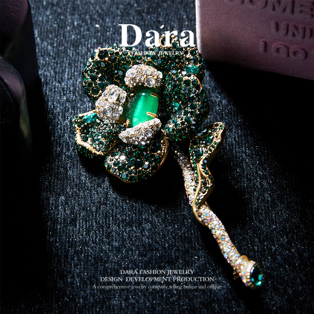 Refined Swarovski Crystal Copper Alloy Brooch KK-92043