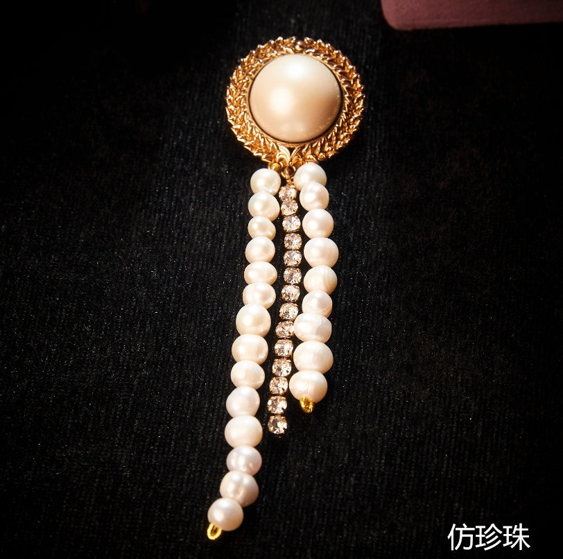 Sparkling Swarovski Crystal Copper Alloy Pearl-Imitation Brooch KK-91523
