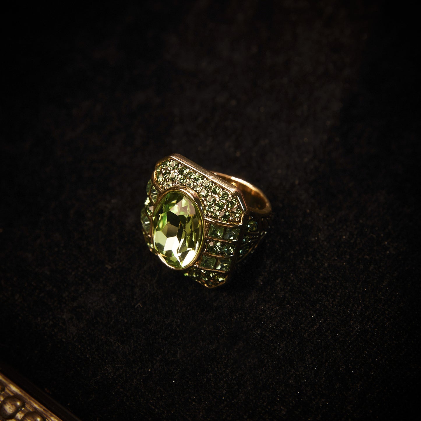 Refined Swarovski Crystal Copper Alloy Ring KK-91586