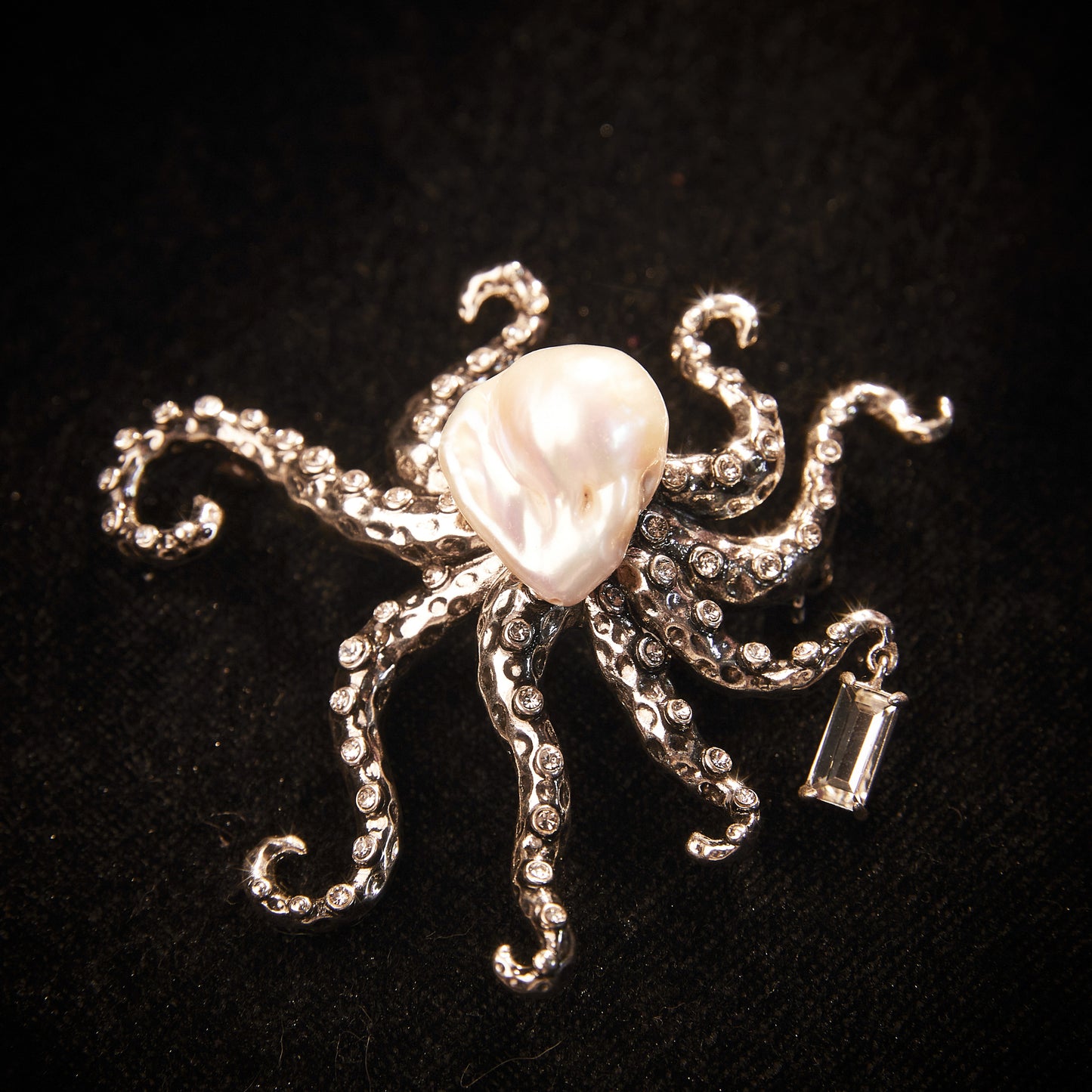 Refined Swarovski Crystal Copper Alloy Pearl-Imitation Brooch KK-91051