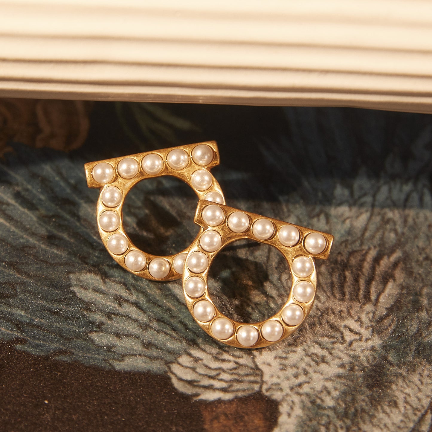 Sparkling Swarovski Copper Alloy Pearl-Imitation Earrings KK-91356