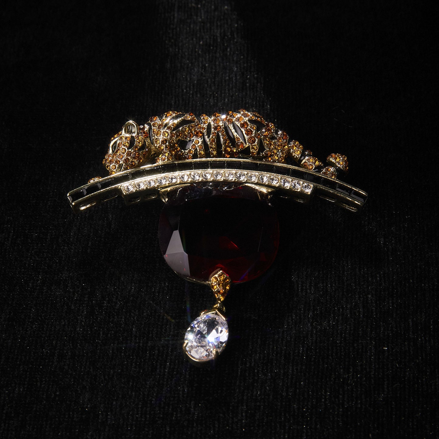 Sparkling Swarovski Crystal Copper Alloy Brooch KK-91857