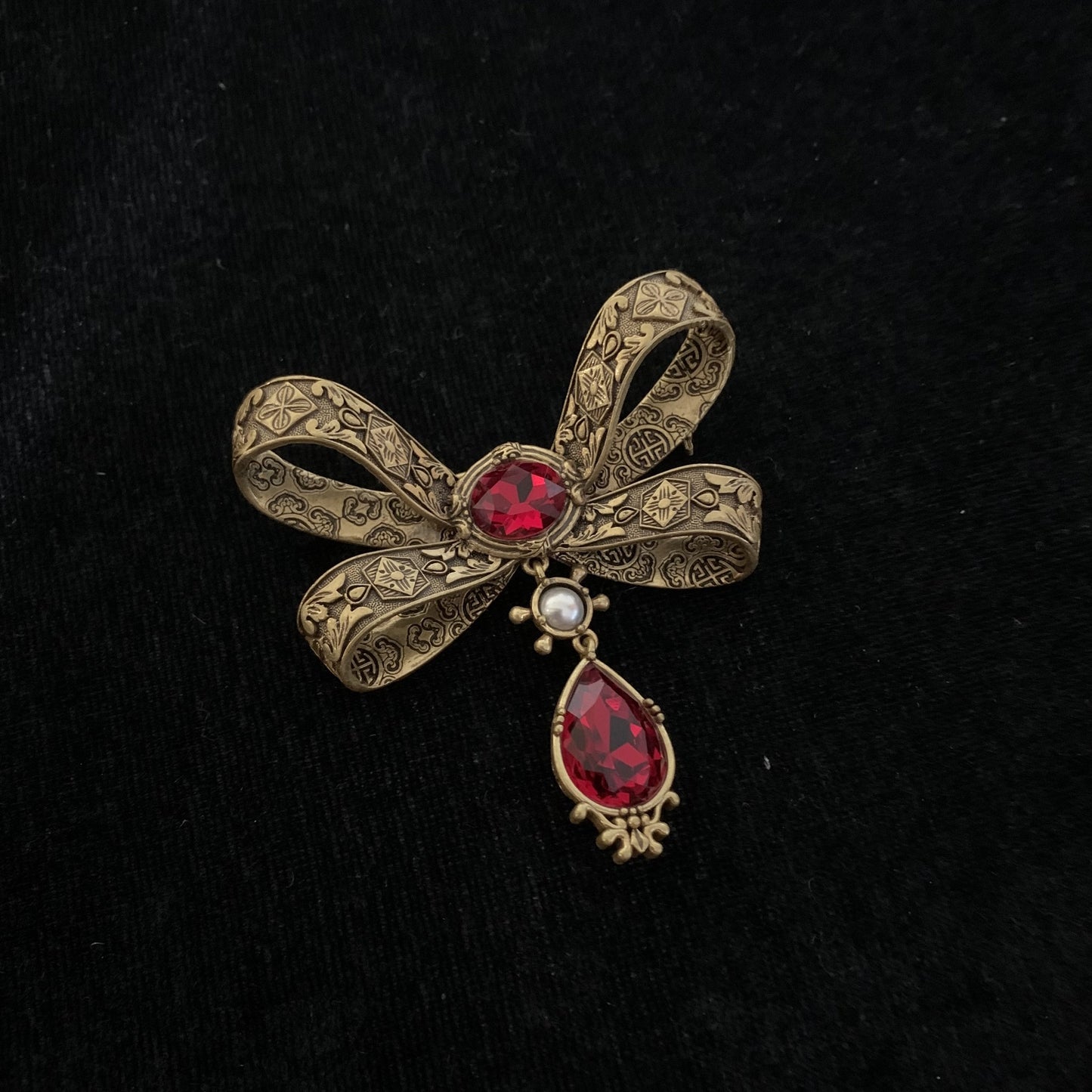 Refined Swarovski Crystal Copper Alloy Brooch KK-92011