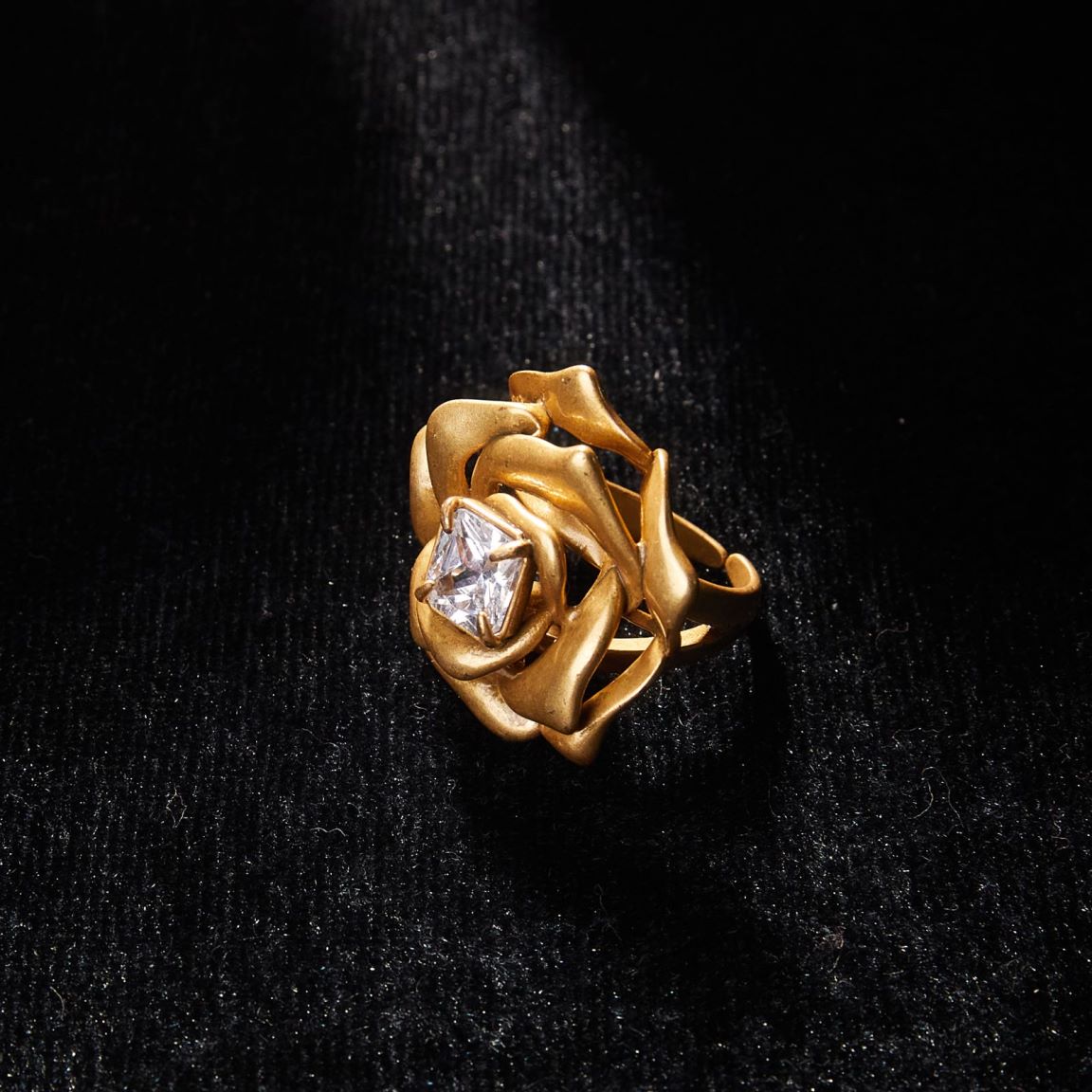 Elegant Copper Alloy Ring KK-91056