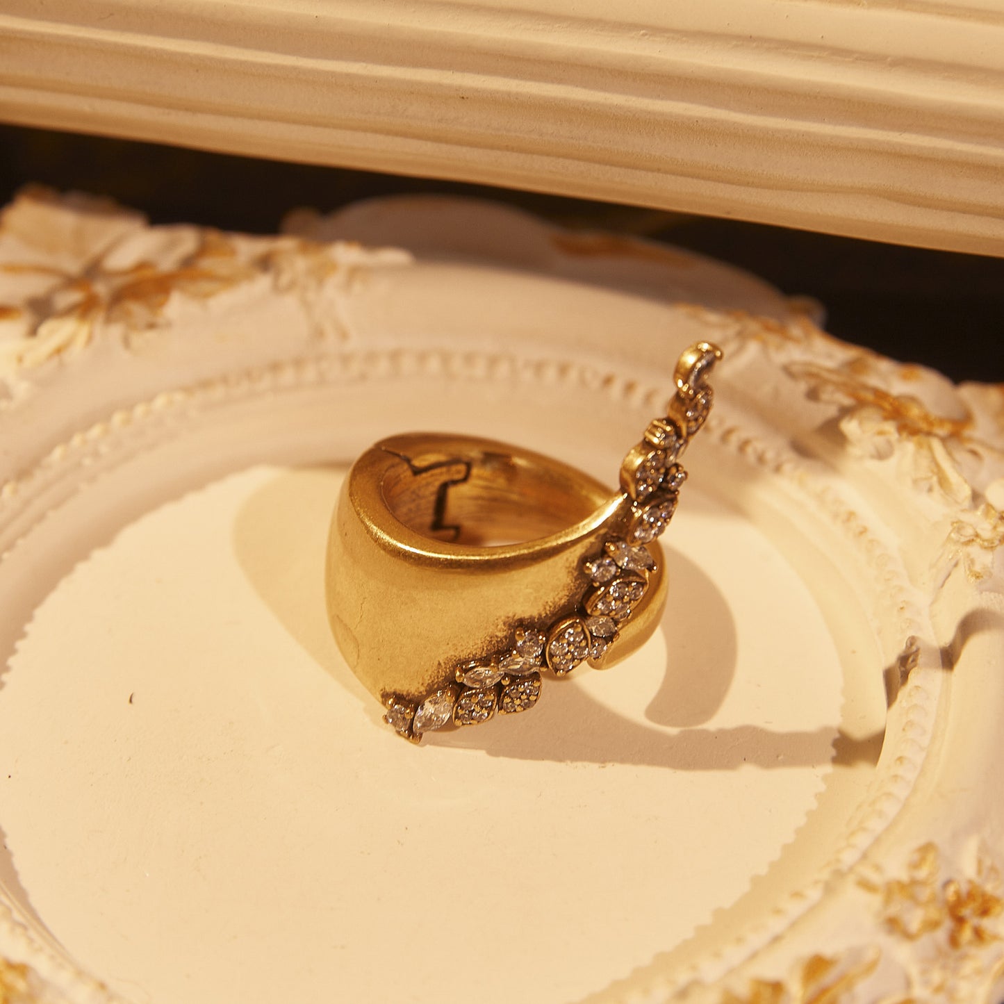 Sparkling Swarovski Crystal Copper Alloy Ring KK-91283