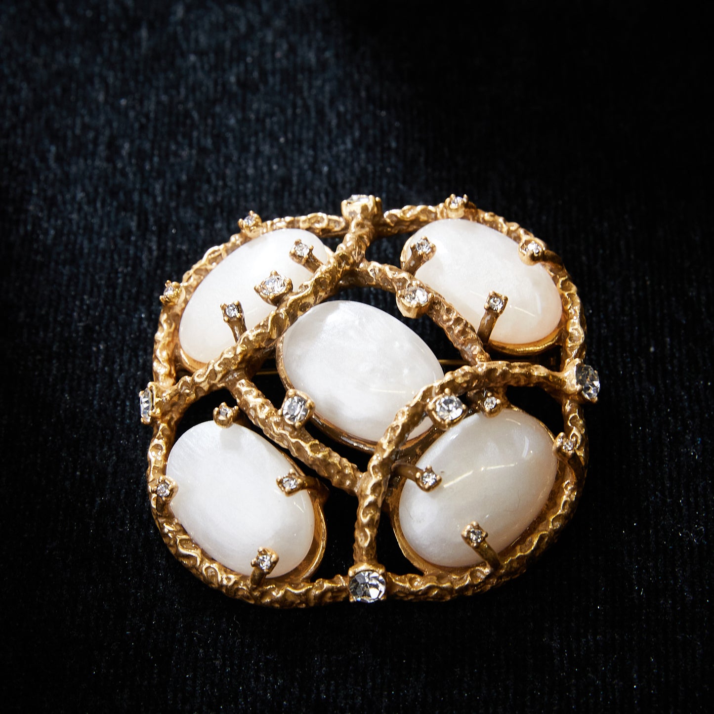 Sparkling Swarovski Crystal Copper Alloy Brooch KK-91967