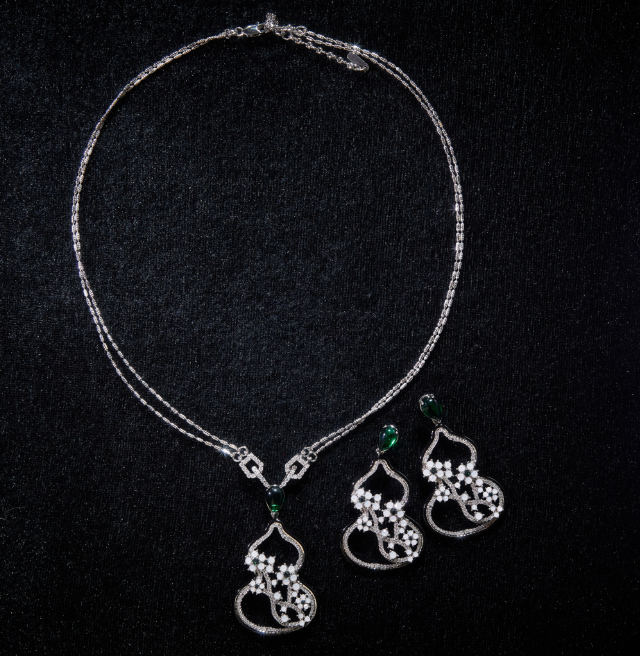Timeless Swarovski Crystal Copper Alloy Necklace & Earrings Set  KK-92208