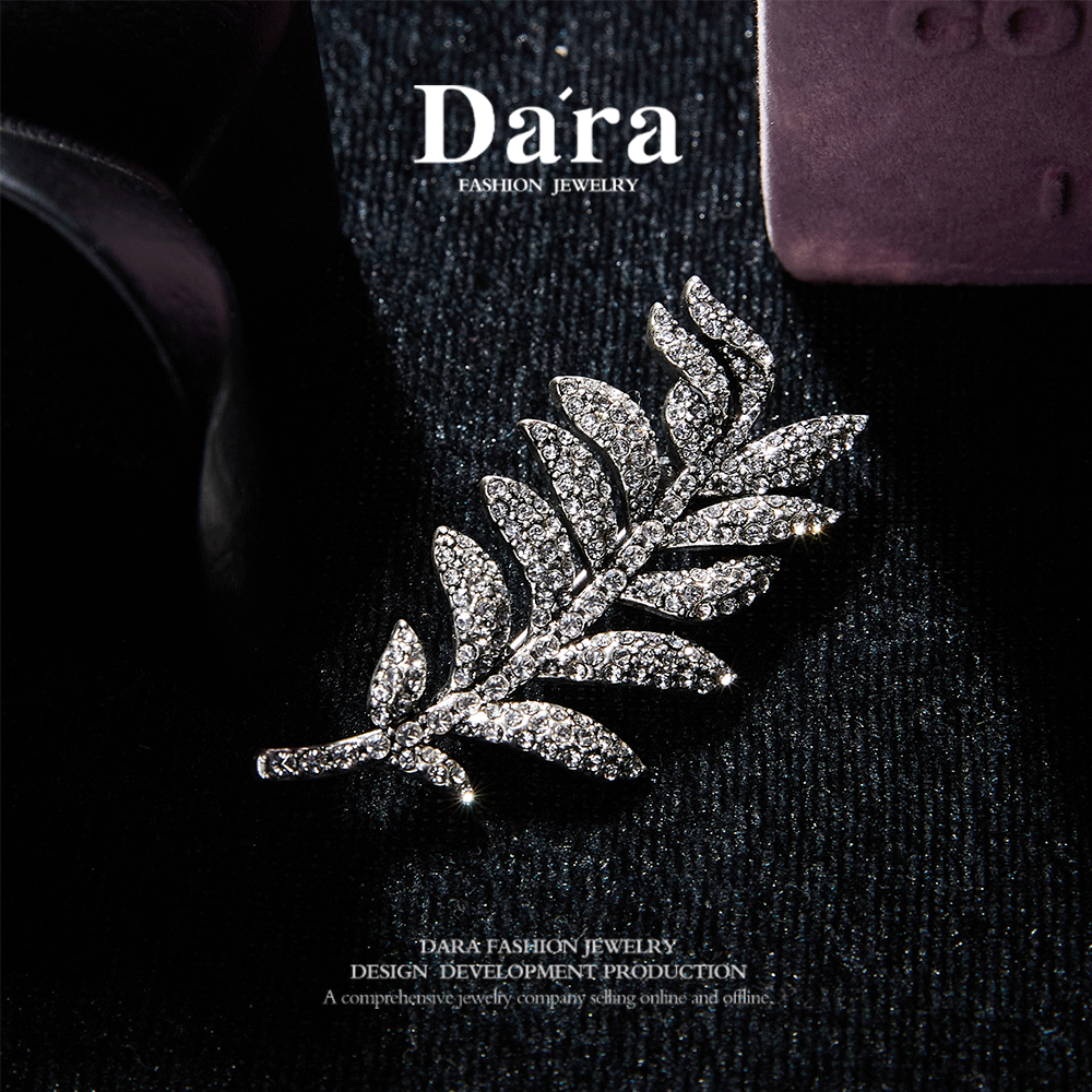 Elegant Copper Alloy Brooch KK-91960