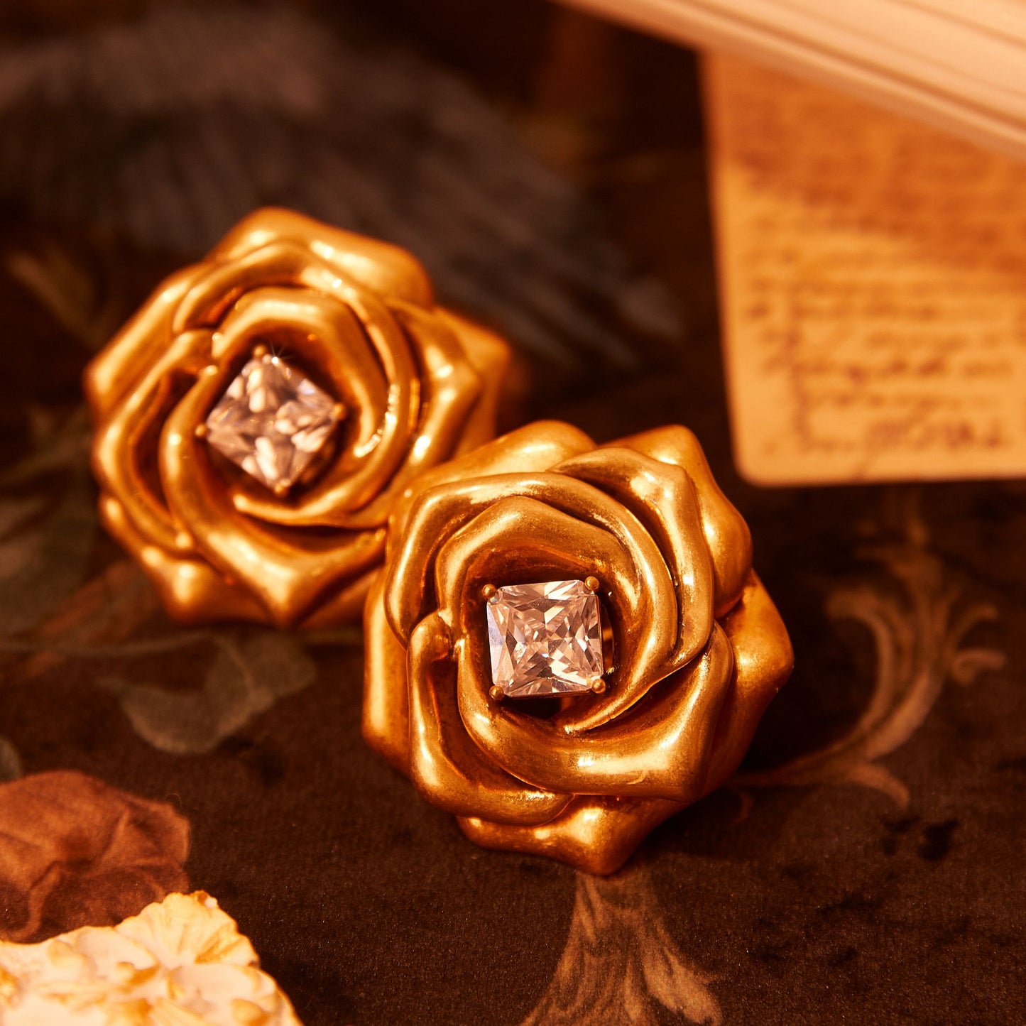 Refined Swarovski Crystal Copper Alloy  KK-9872