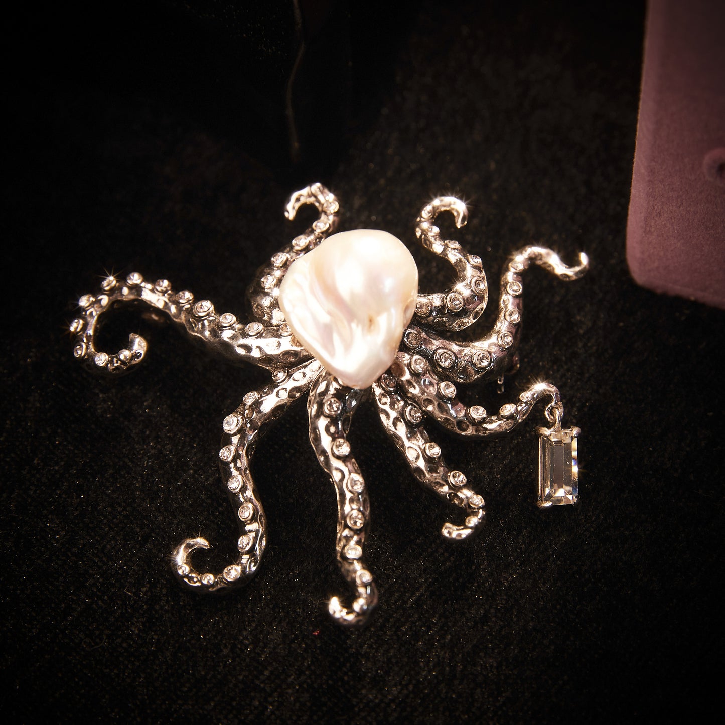 Refined Swarovski Crystal Copper Alloy Pearl-Imitation Brooch KK-91051