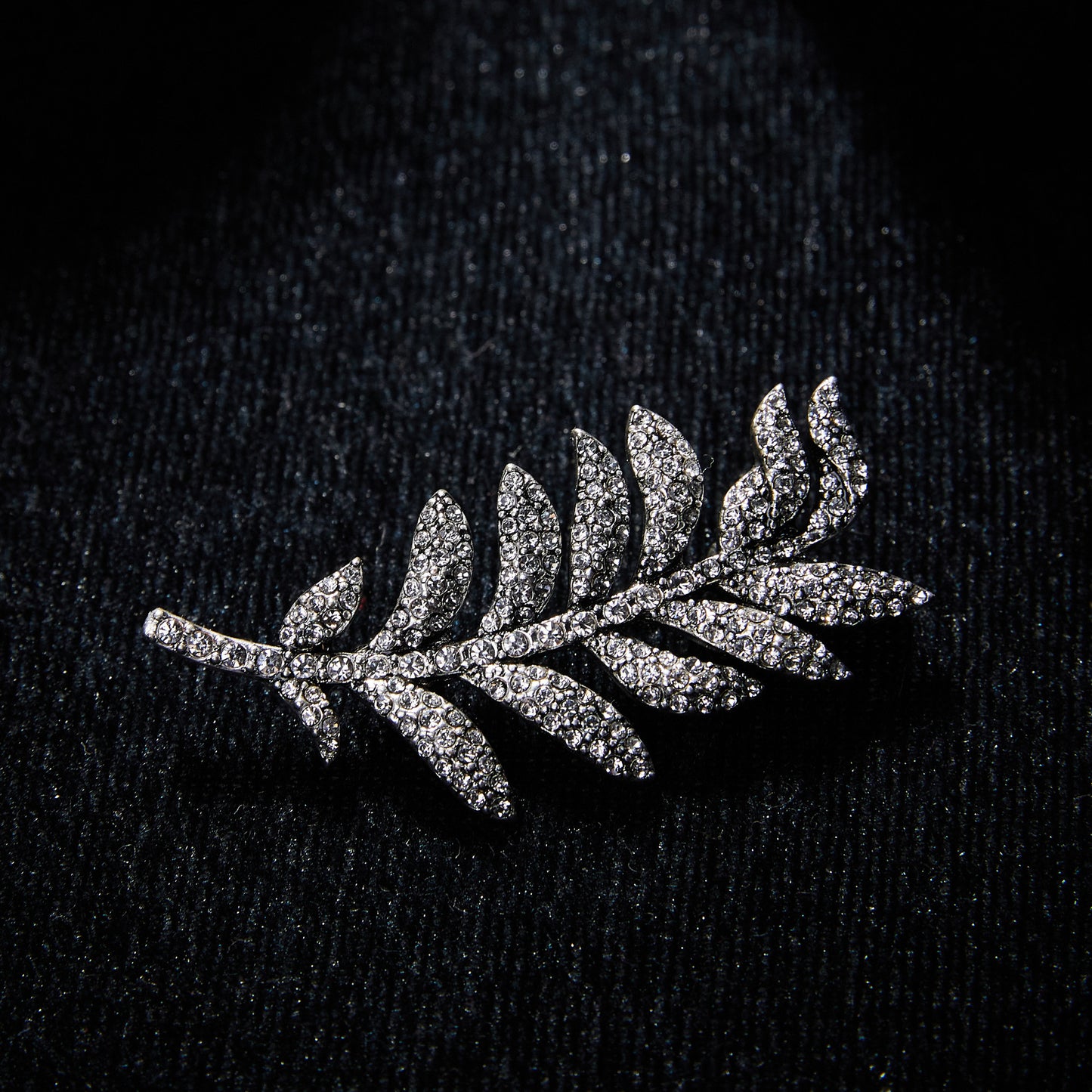 Elegant Copper Alloy Brooch KK-91960